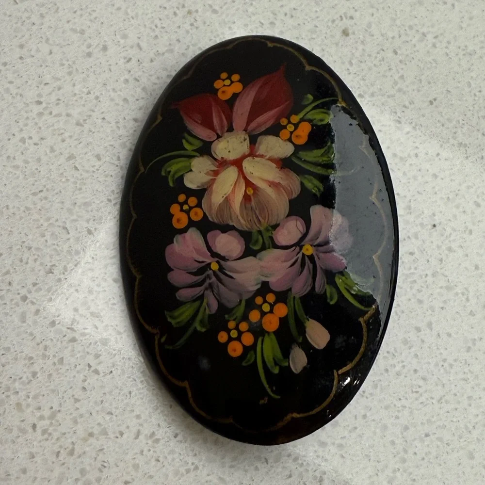 Vintage Brooch Pin Russian Hand Painted Lacquer Flowers Floral Oval - Picture 3 of 8